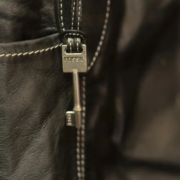 Vintage Fossil Large Black Leather Tote w Key Charm 13.5 x 11 x 6 EUC - Picture 3 of 7